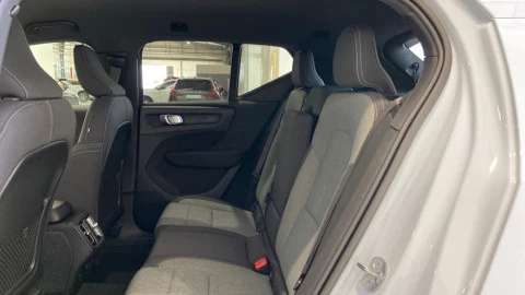 Volvo XC40 2.0 B3 G Plus Dark Auto