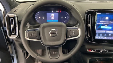 Volvo XC40 2.0 B3 G Plus Dark Auto