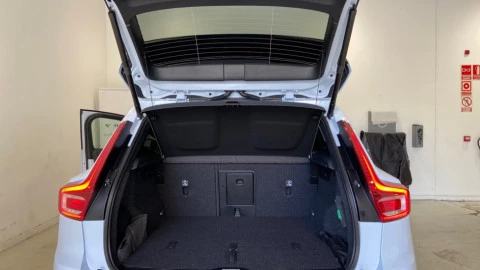 Volvo XC40 2.0 B3 G Plus Dark Auto