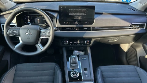 Mitsubishi Outlander PHEV Kaiteki 4WD