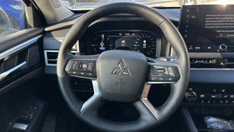 Mitsubishi Outlander PHEV Kaiteki 4WD