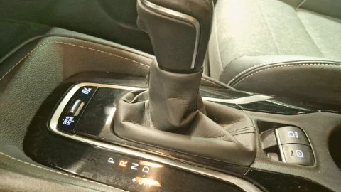 Toyota Corolla 2.0 180H STYLE E-CVT TOURING SPORT