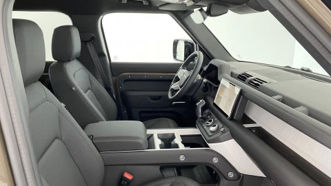 Land Rover Defender 3.0D I6 250 X-Dyn SE 110 Auto 4WD MHEV