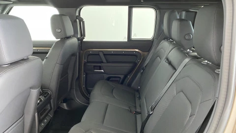 Land Rover Defender 3.0D I6 250 X-Dyn SE 110 Auto 4WD MHEV