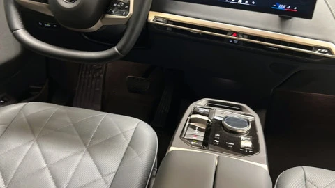 BMW iX xDrive45