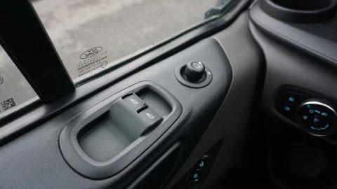 Ford Transit Custom TRANSIT CUSTOM 2.0 TDCI 96KW 320 TREND KOMBI SWB 130 4P 9 Plazas