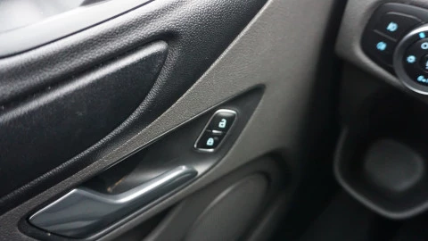 Ford Transit Custom TRANSIT CUSTOM 2.0 TDCI 96KW 320 TREND KOMBI SWB 130 4P 9 Plazas