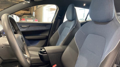 Volvo EX30 Single Motor Extended Range Plus Auto