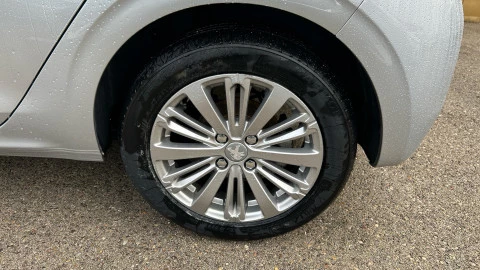 Peugeot 208 5P ALLURE 1.2L PureTech 81KW (110CV) S&S