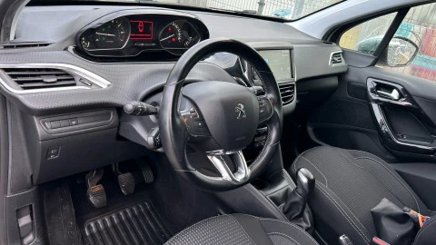 Peugeot 208 5P ALLURE 1.2L PureTech 81KW (110CV) S&S