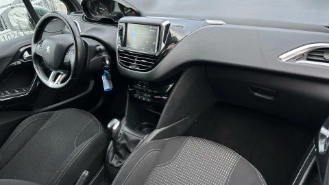 Peugeot 208 5P ALLURE 1.2L PureTech 81KW (110CV) S&S