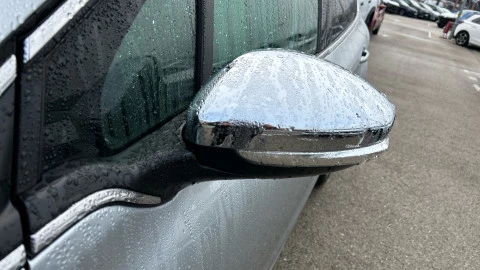 Peugeot 208 5P ALLURE 1.2L PureTech 81KW (110CV) S&S