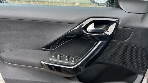 Peugeot 208 5P ALLURE 1.2L PureTech 81KW (110CV) S&S