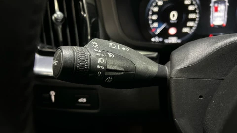 Volvo XC60 2.0 B5 D AWD Momentum Auto