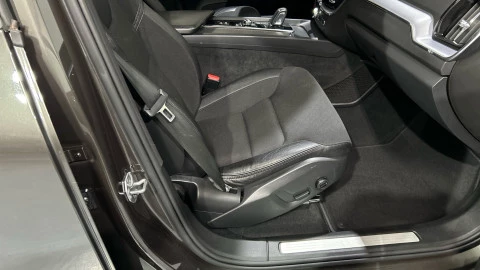 Volvo XC60 2.0 B5 D AWD Momentum Auto