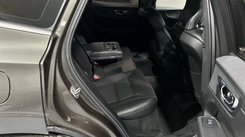 Volvo XC60 2.0 B5 D AWD Momentum Auto