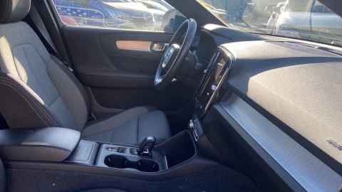 Volvo XC40 2.0 B3 G Core Dark Auto