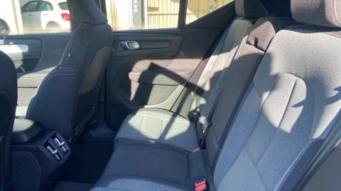 Volvo XC40 2.0 B3 G Core Dark Auto