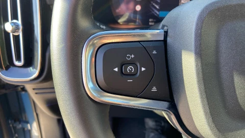 Volvo XC40 2.0 B3 G Core Dark Auto