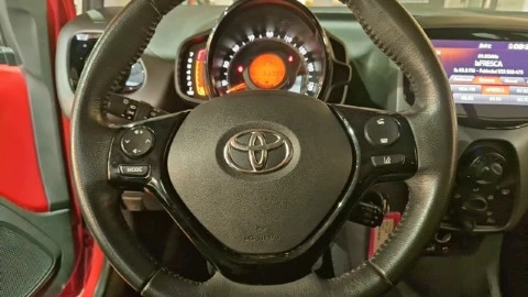 Toyota Aygo 1.0 70 x-play