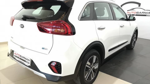 Kia Niro 1.6 GDi HEV 104kW (141CV) Drive