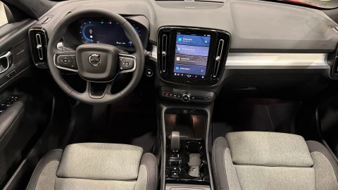 Volvo XC40 B3 G Plus Dark Auto 120 kW (163 CV)