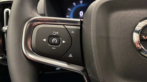 Volvo XC40 B3 G Plus Dark Auto 120 kW (163 CV)