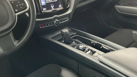 Volvo XC60 2.0 B4 D Essential Auto