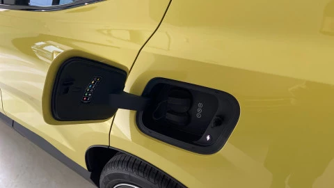 Volvo EX30 Single Motor Extended Range Plus Auto