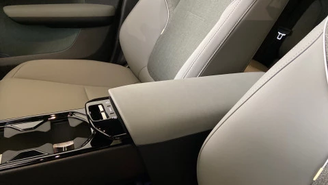 Volvo EX30 Single Motor Extended Range Plus Auto