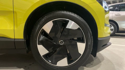 Volvo EX30 Single Motor Extended Range Plus Auto 200 kW (272 CV)