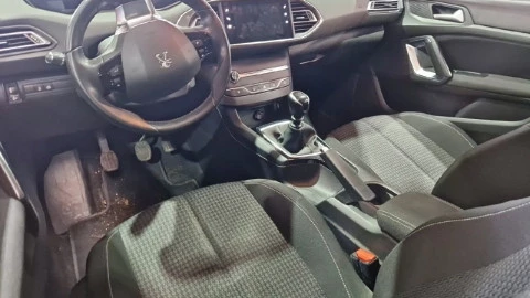 Peugeot 308 5p Allure Pack BlueHDI 130 S&S