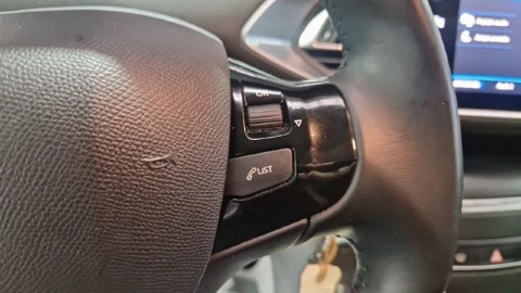 Peugeot 308 5p Allure Pack BlueHDI 130 S&S