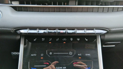 EBRO S400 1.5 DHE HEV Excellence CVT