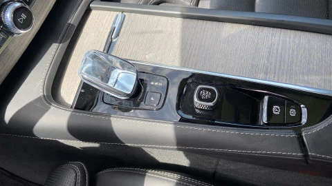 Volvo XC90 2.0 T8 AWD Ultimate Dark Recharge Auto