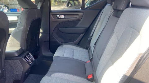 Volvo XC40 2.0 B3 G Plus Dark Auto