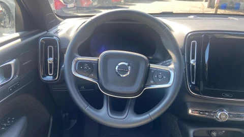 Volvo XC40 2.0 B3 G Plus Dark Auto