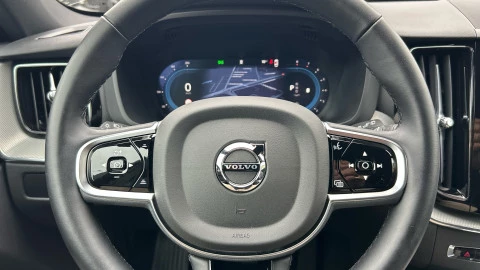 Volvo XC60 2.0 B5 G AWD Plus Dark Auto