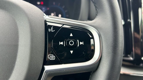 Volvo XC60 2.0 B5 G AWD Plus Dark Auto