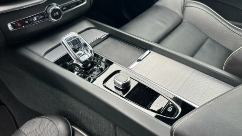 Volvo XC60 2.0 B5 G AWD Plus Dark Auto