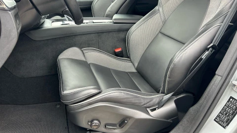 Volvo XC60 2.0 B5 G AWD Plus Dark Auto