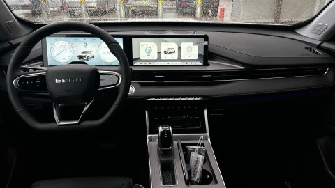 EBRO S400 1.5 DHE HEV Excellence CVT