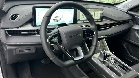 EBRO S400 1.5 DHE HEV Excellence CVT