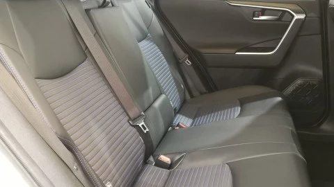 Toyota Rav4 2.5l 220H Feel!