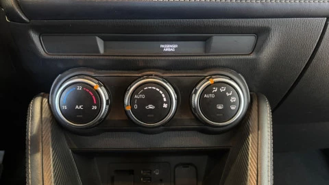 Mazda 2 Zenith