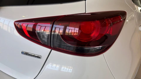 Mazda 2 Zenith