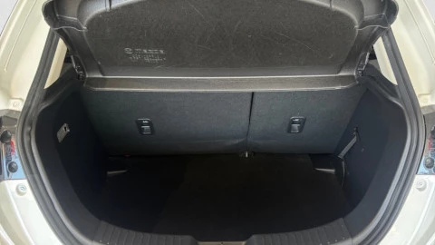 Mazda 2 Zenith