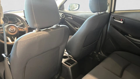 Mazda 2 Zenith