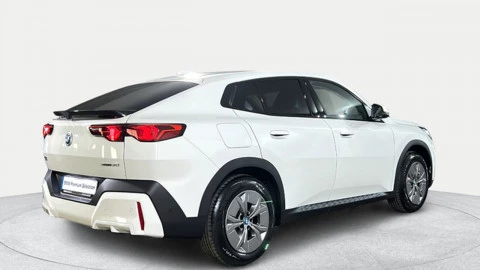 BMW iX2 xDrive30