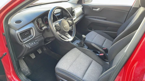 Kia Stonic   1.0 T-GDi MHEV Concept 100